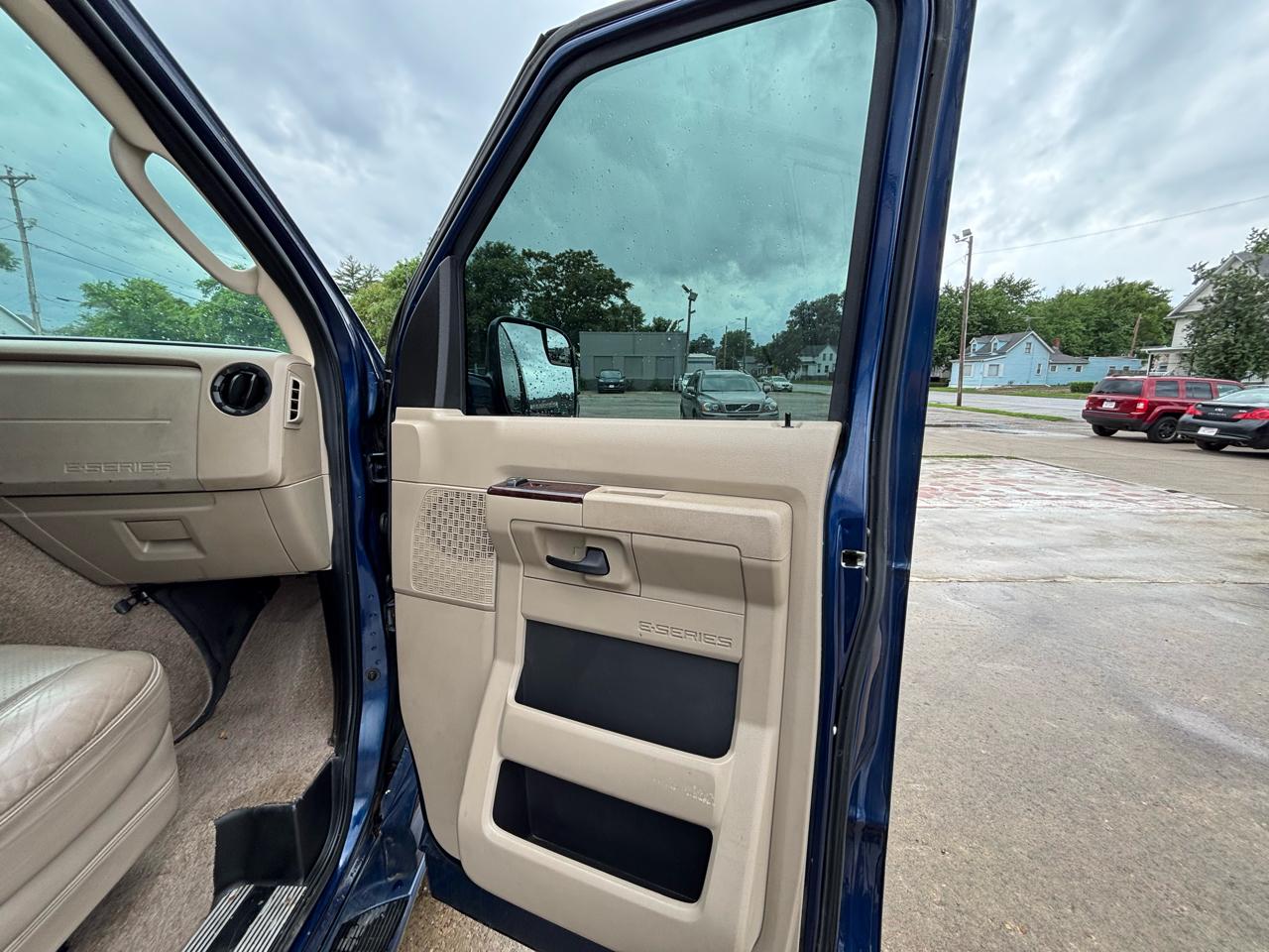Ford Econoline E-150 2011