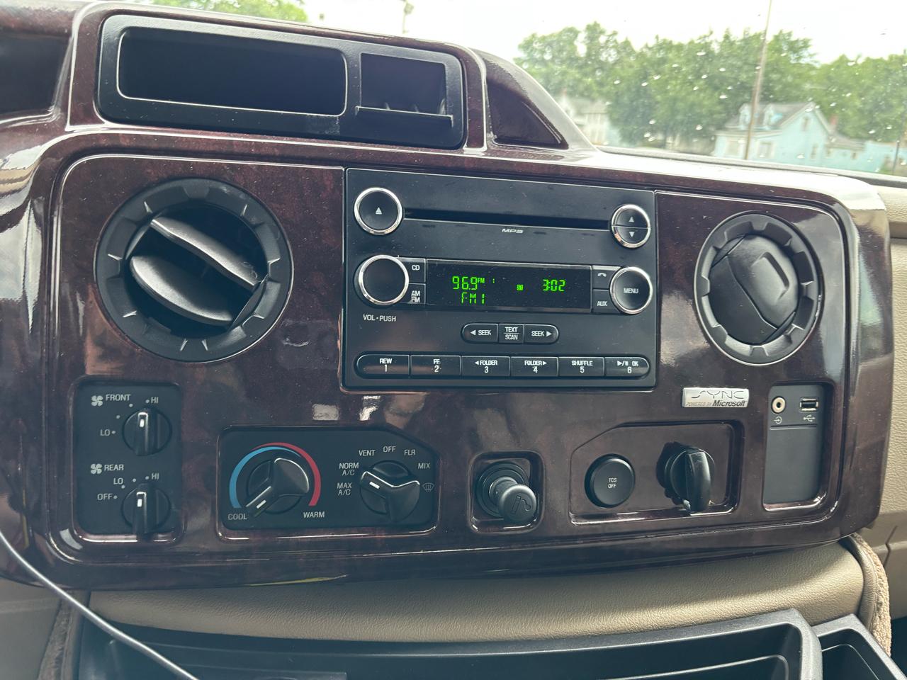 Ford Econoline E-150 2011