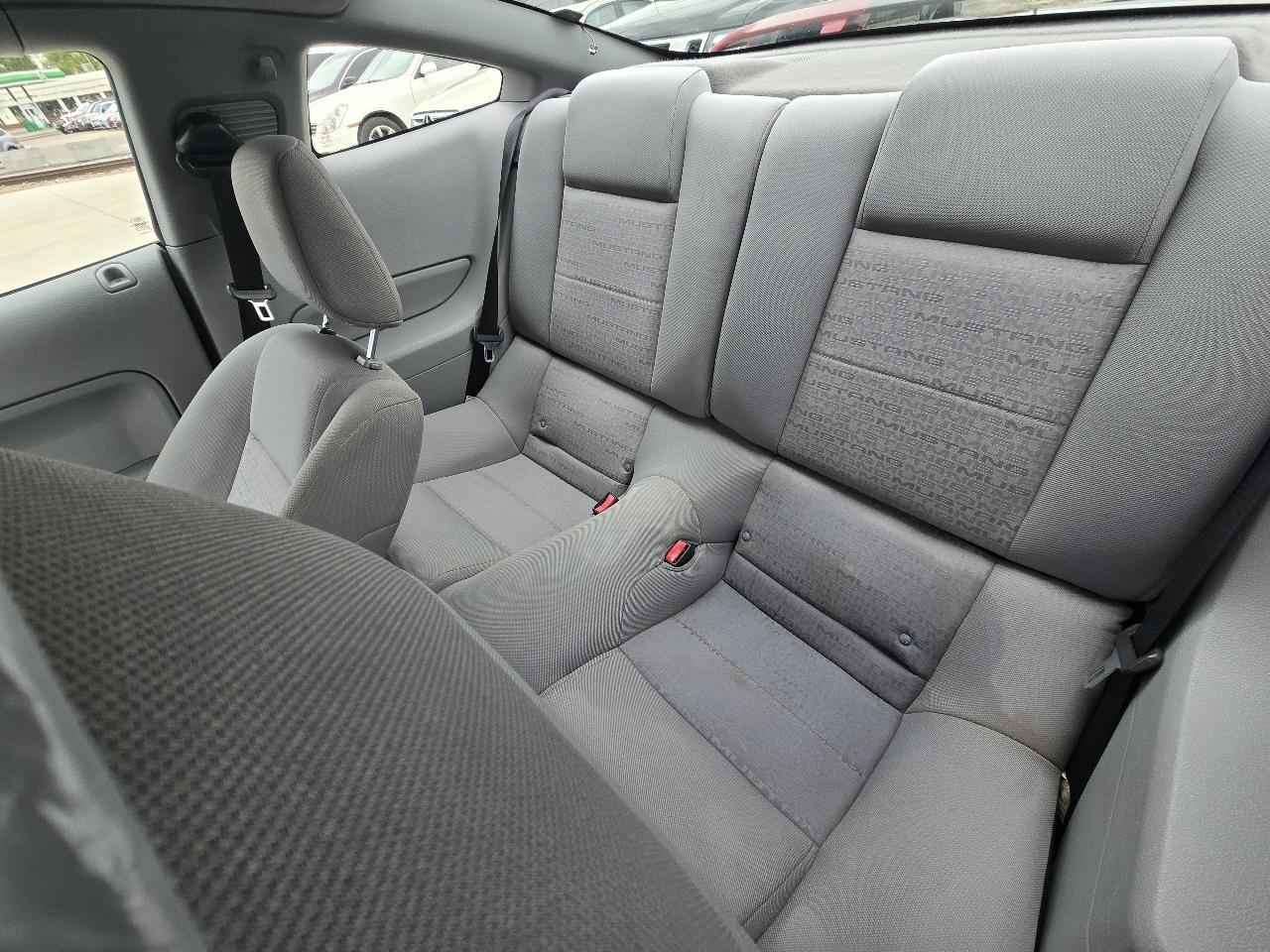 Ford Mustang V6 Premium Coupe 2005