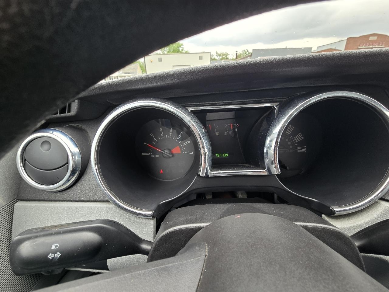 Ford Mustang V6 Premium Coupe 2005