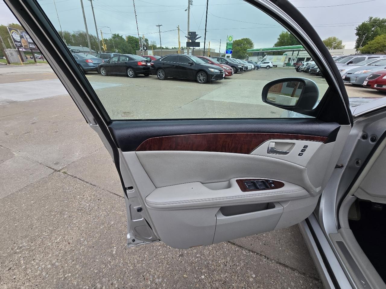 Toyota Avalon Limited 2011