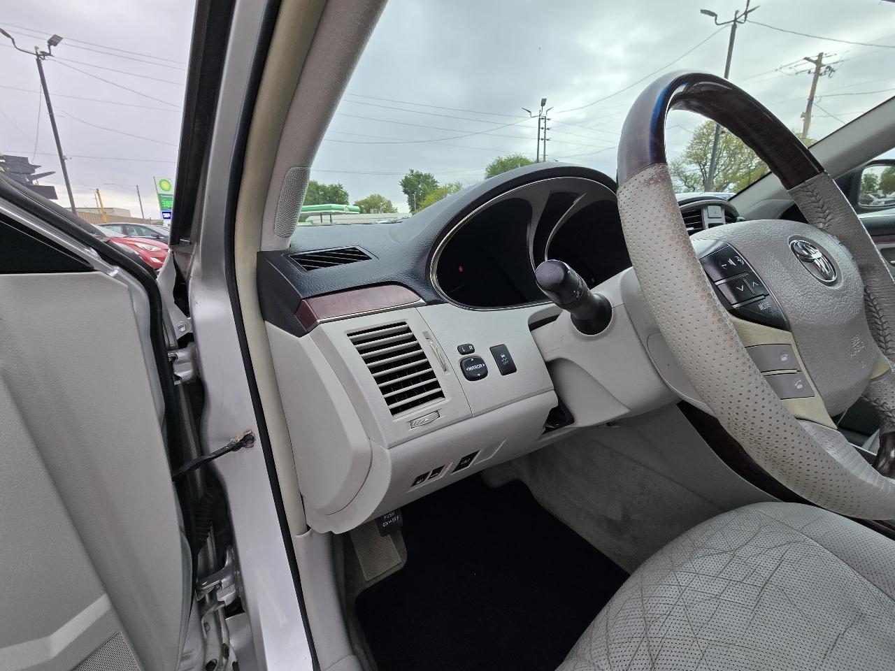 Toyota Avalon Limited 2011