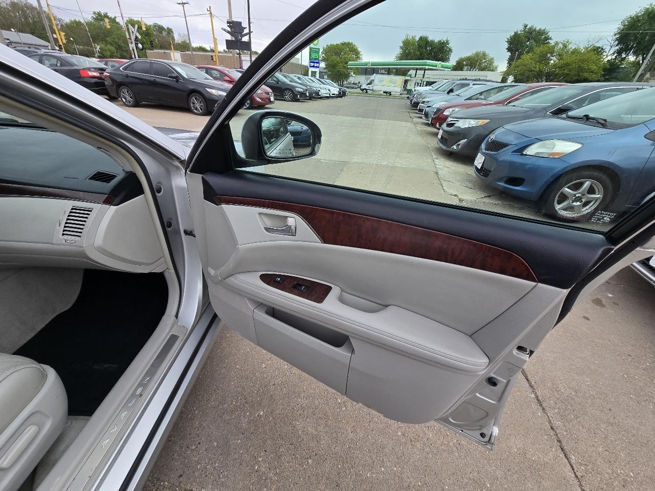 Toyota Avalon Limited 2011
