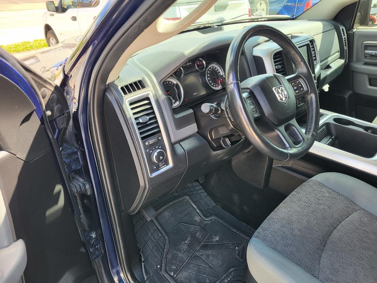 RAM 1500 SLT Crew Cab SWB 4WD 2016
