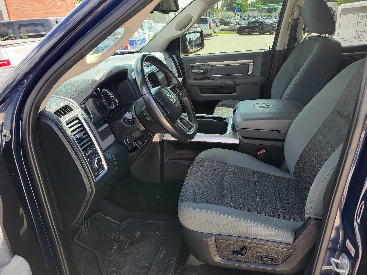 RAM 1500 SLT Crew Cab SWB 4WD 2016