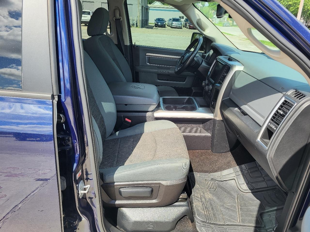 RAM 1500 SLT Crew Cab SWB 4WD 2016