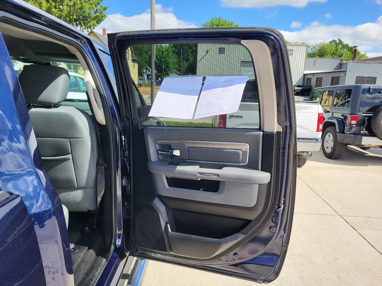 RAM 1500 SLT Crew Cab SWB 4WD 2016
