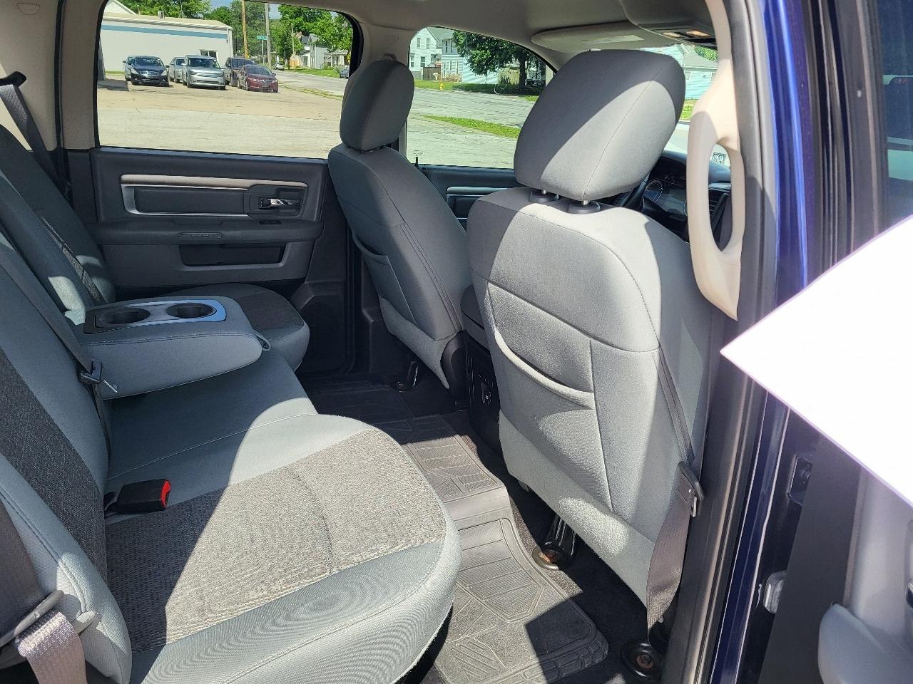 RAM 1500 SLT Crew Cab SWB 4WD 2016