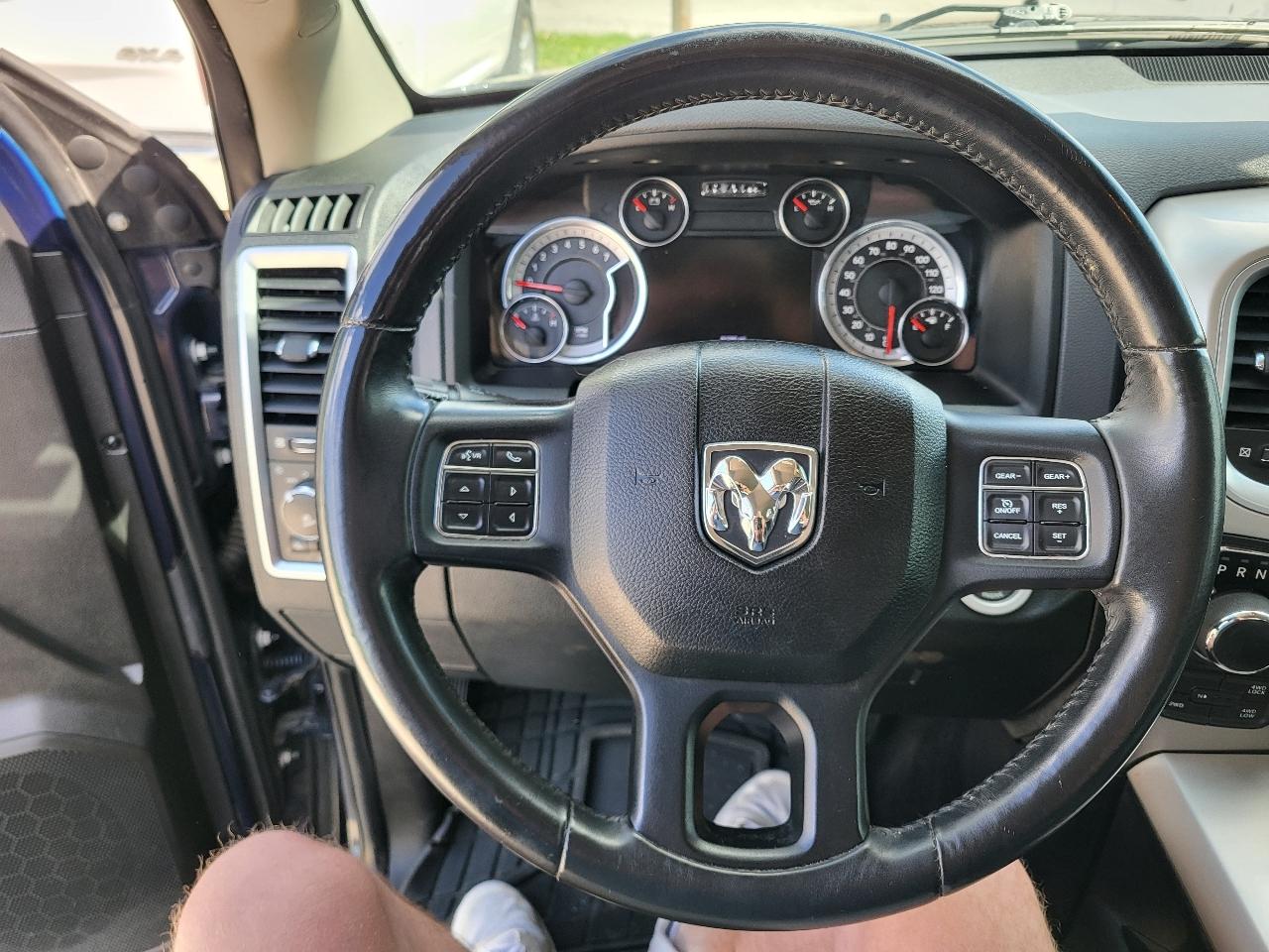 RAM 1500 SLT Crew Cab SWB 4WD 2016