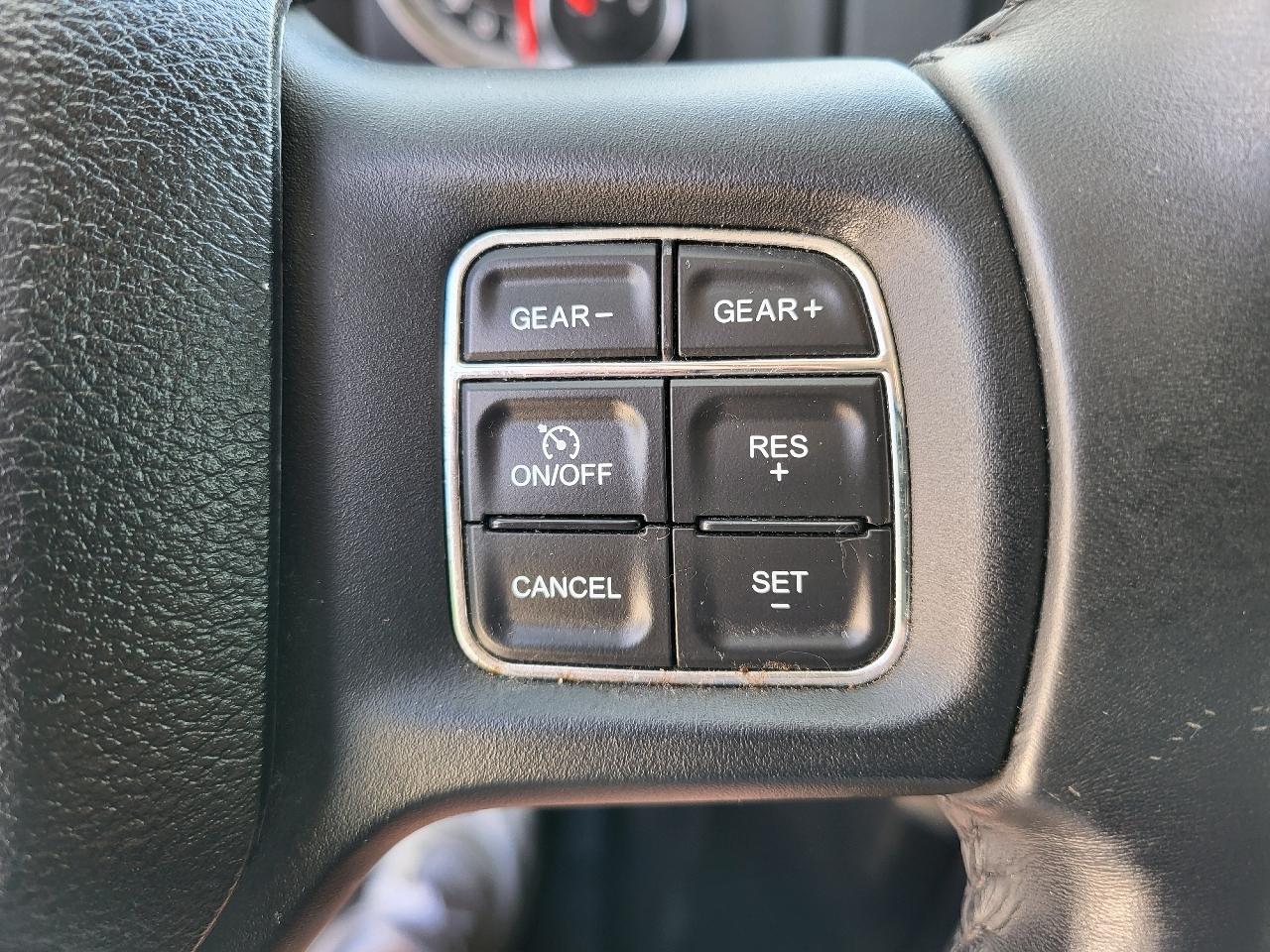 RAM 1500 SLT Crew Cab SWB 4WD 2016