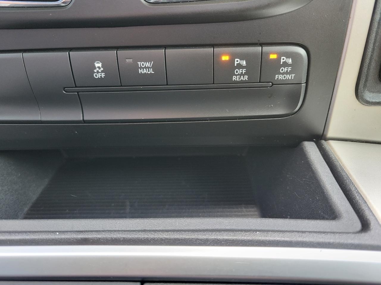 RAM 1500 SLT Crew Cab SWB 4WD 2016