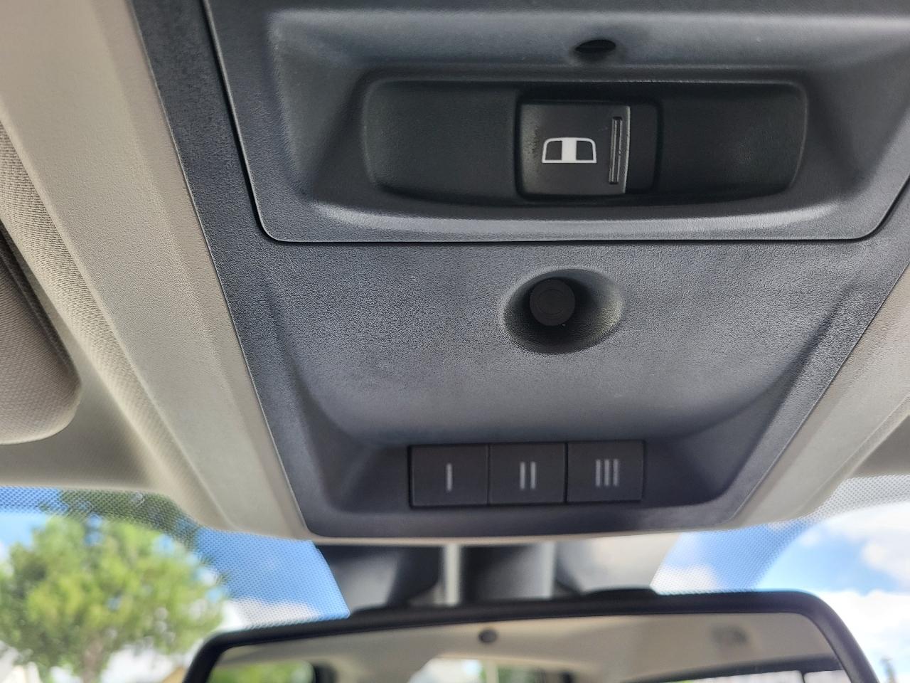 RAM 1500 SLT Crew Cab SWB 4WD 2016