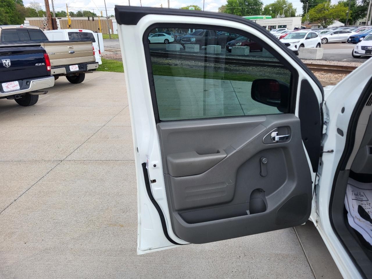 Nissan Frontier S King Cab I4 5MT 2WD 2019