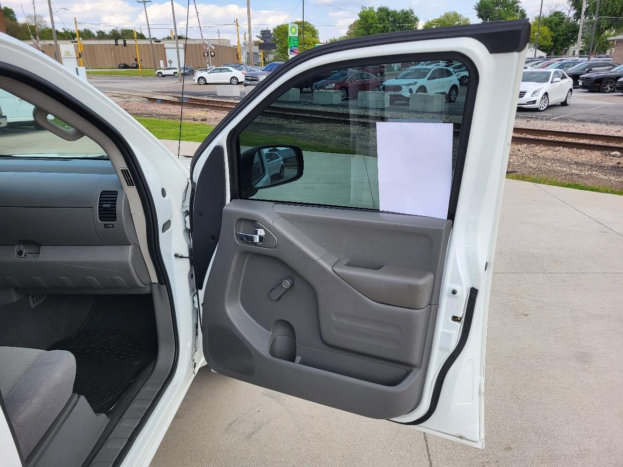 Nissan Frontier S King Cab I4 5MT 2WD 2019