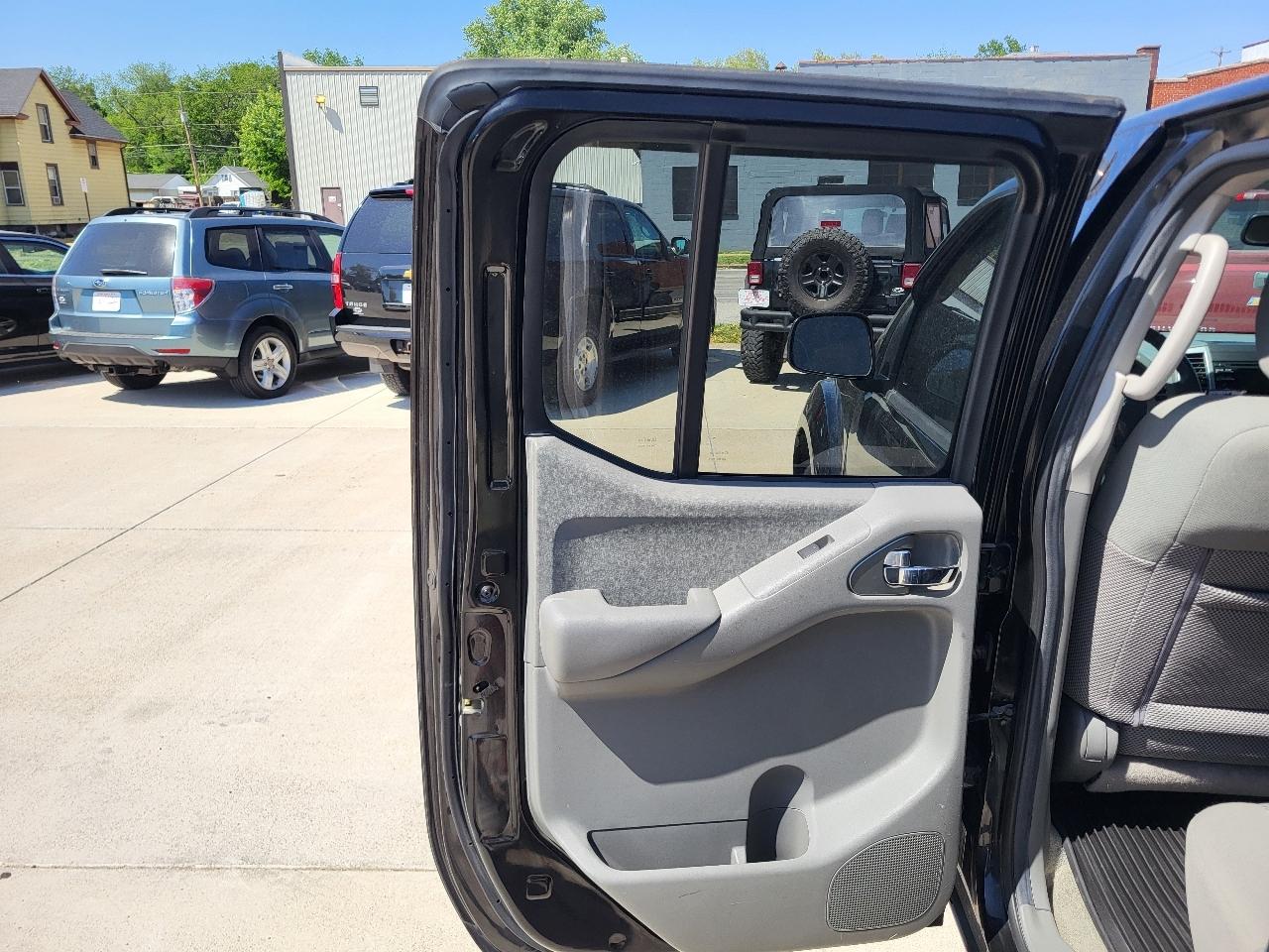 Nissan Frontier SL Crew Cab 4WD 2014