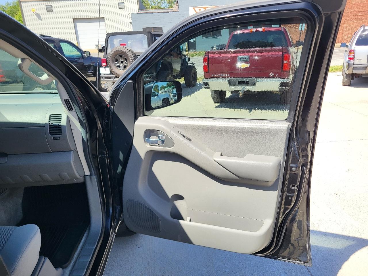 Nissan Frontier SL Crew Cab 4WD 2014