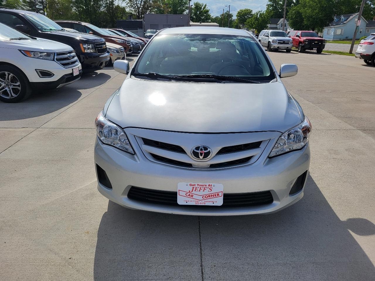 Toyota Corolla LE 4-Speed AT 2011