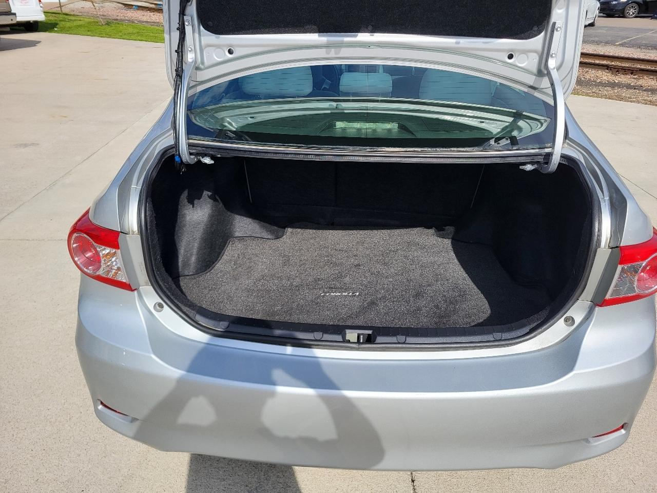 Toyota Corolla LE 4-Speed AT 2011