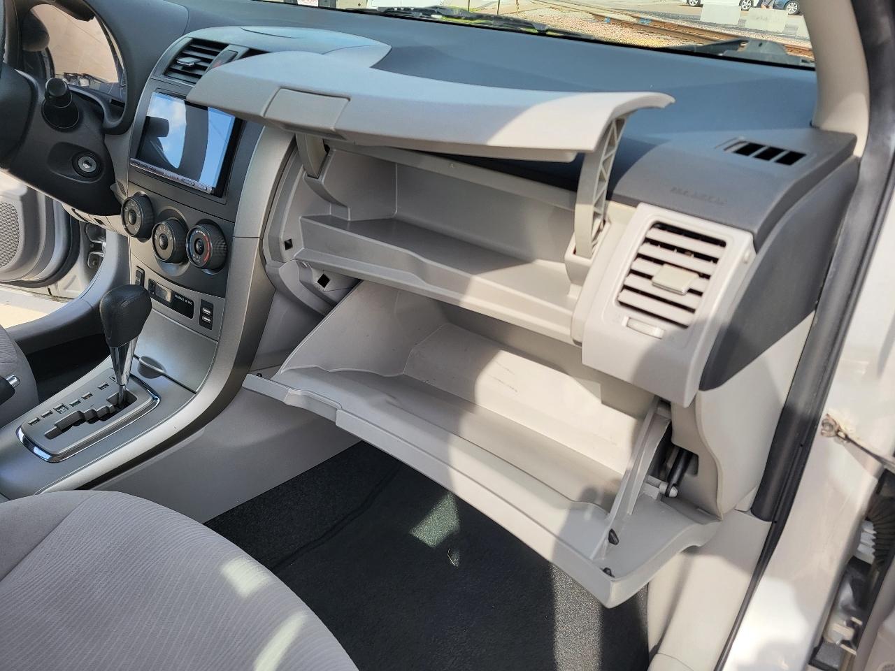 Toyota Corolla LE 4-Speed AT 2011