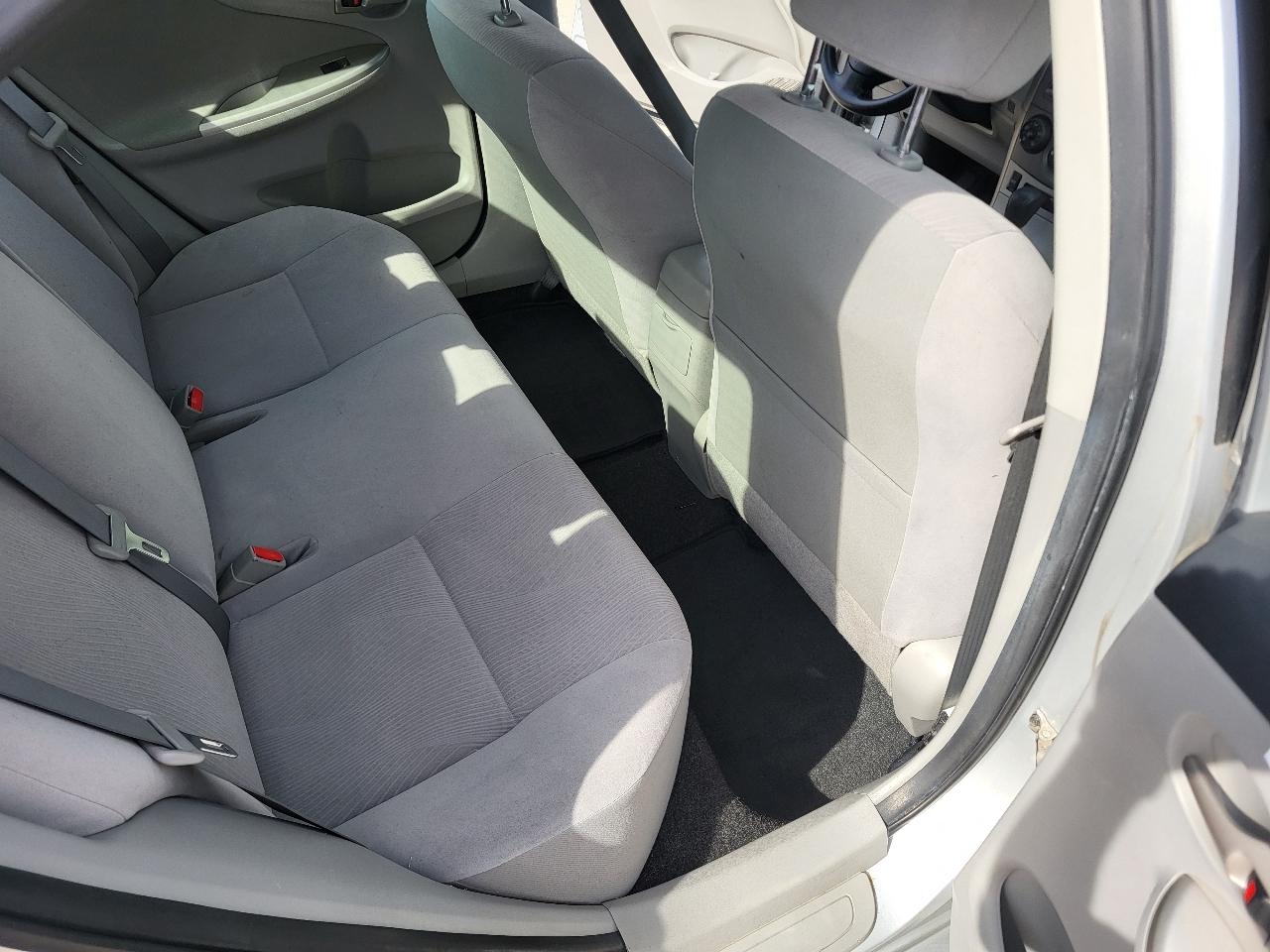 Toyota Corolla LE 4-Speed AT 2011