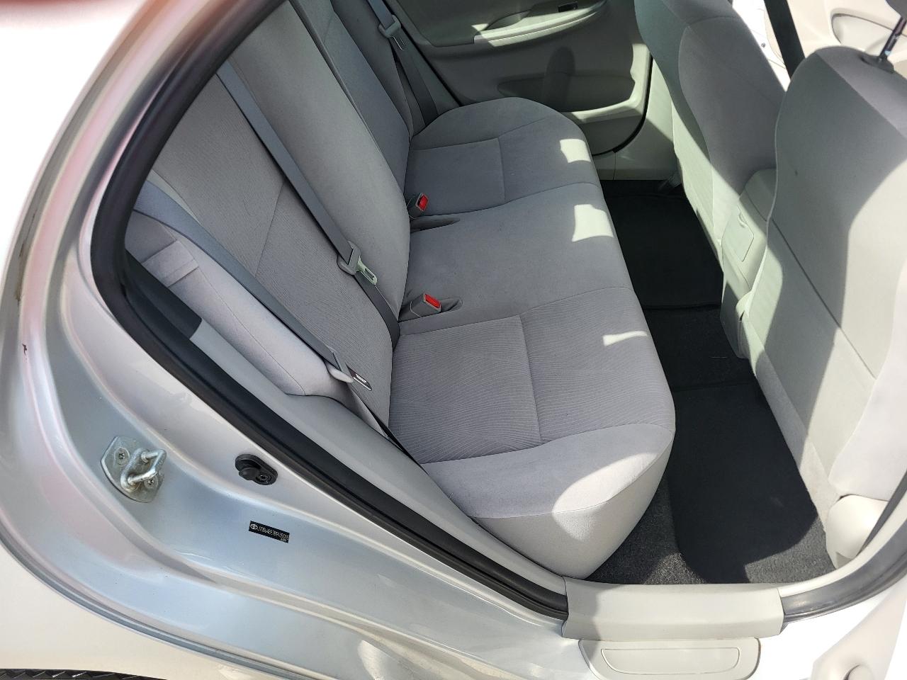 Toyota Corolla LE 4-Speed AT 2011