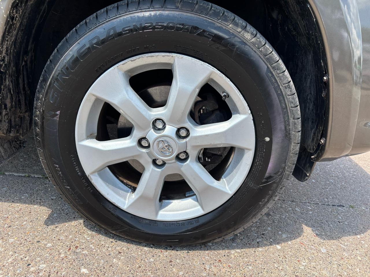 Toyota RAV4 Limited V6 4WD 2009