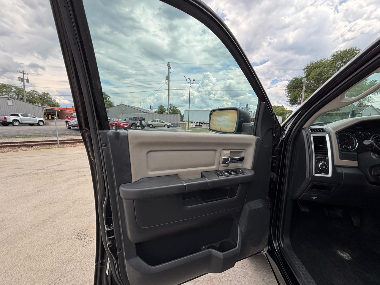 RAM 1500 SLT Crew Cab 4WD 2012