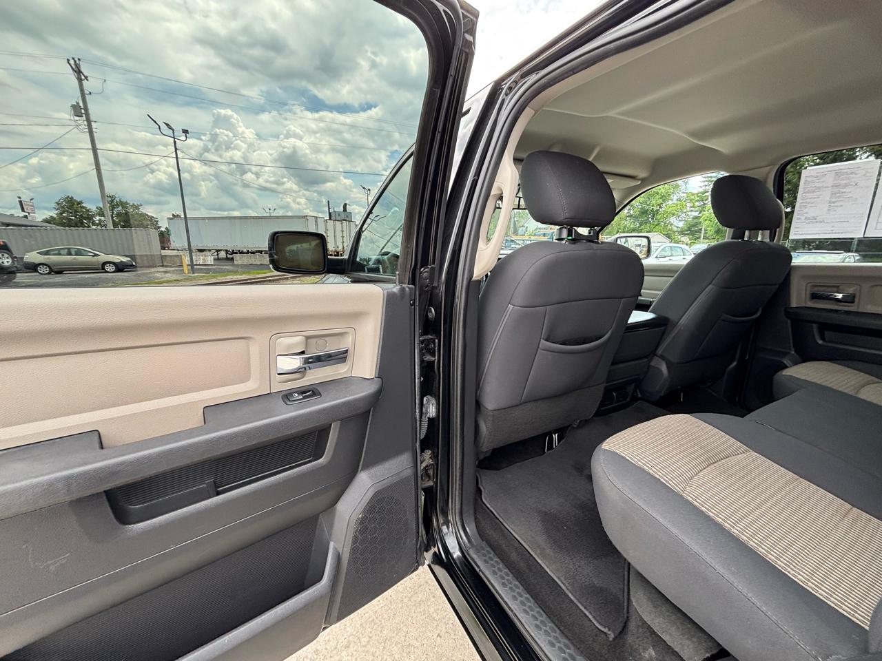 RAM 1500 SLT Crew Cab 4WD 2012