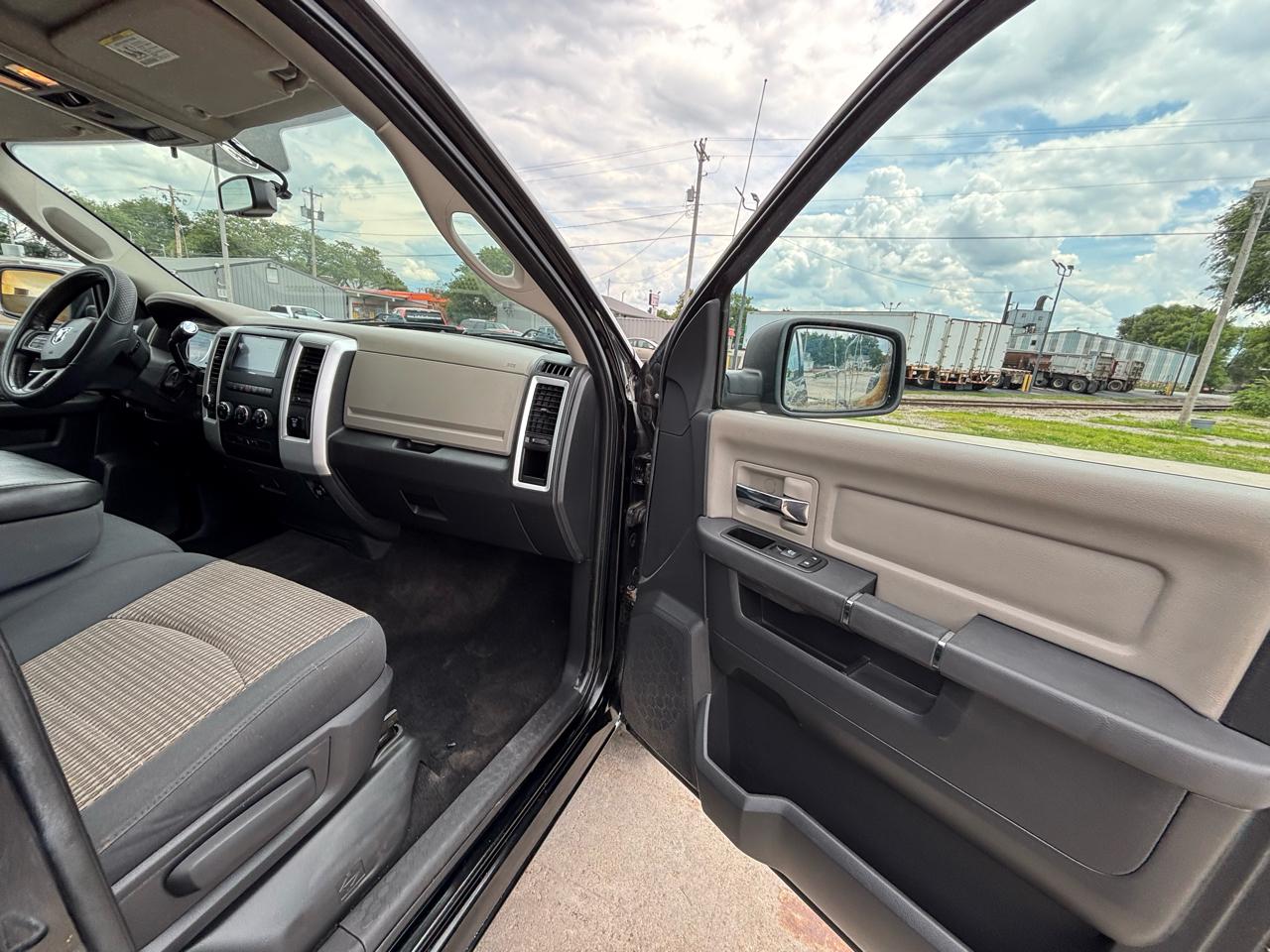 RAM 1500 SLT Crew Cab 4WD 2012
