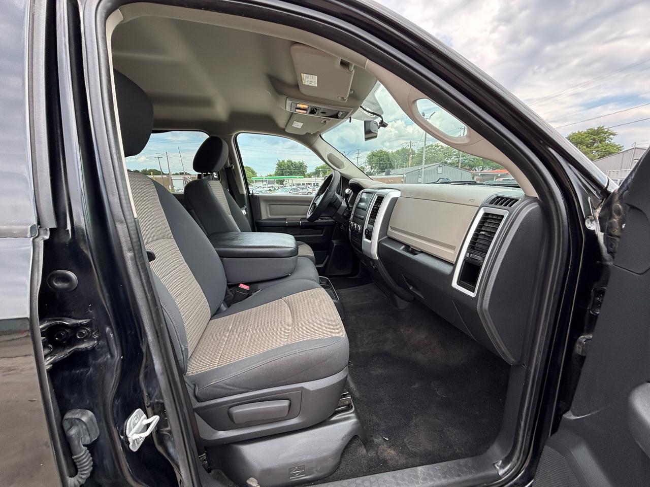 RAM 1500 SLT Crew Cab 4WD 2012