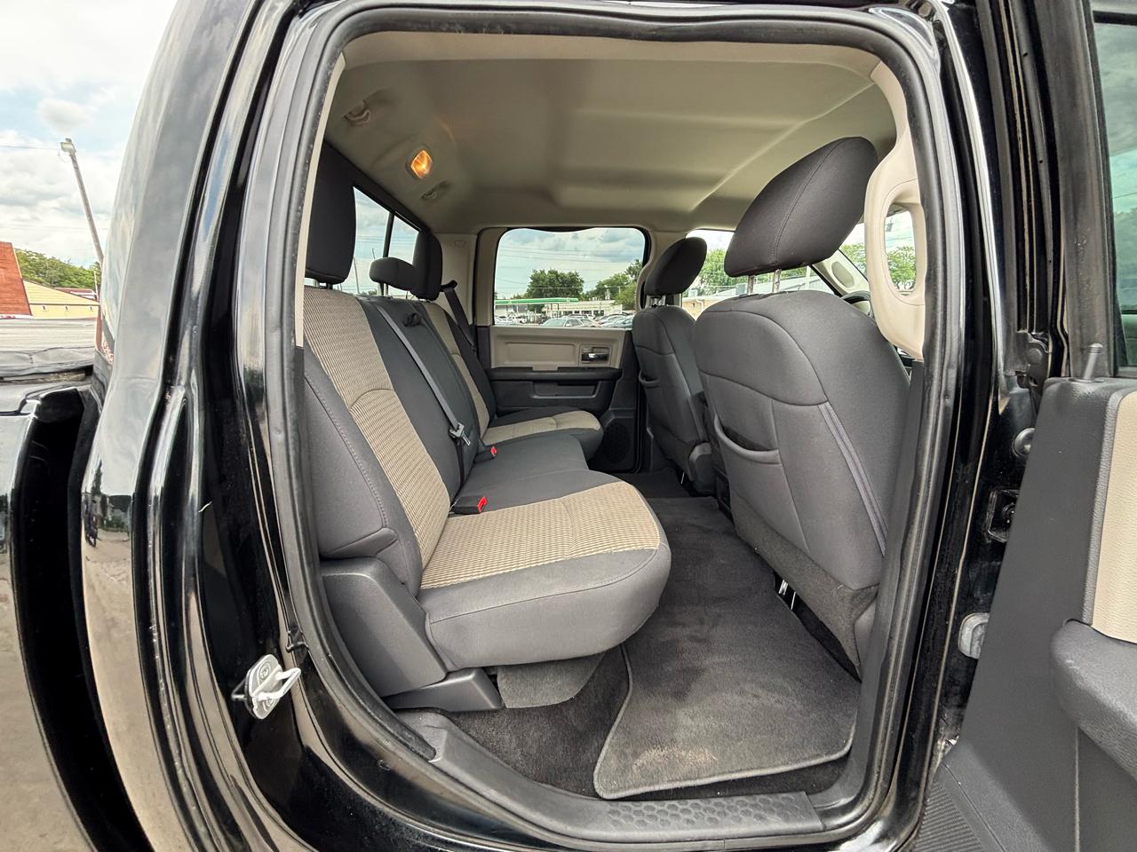 RAM 1500 SLT Crew Cab 4WD 2012