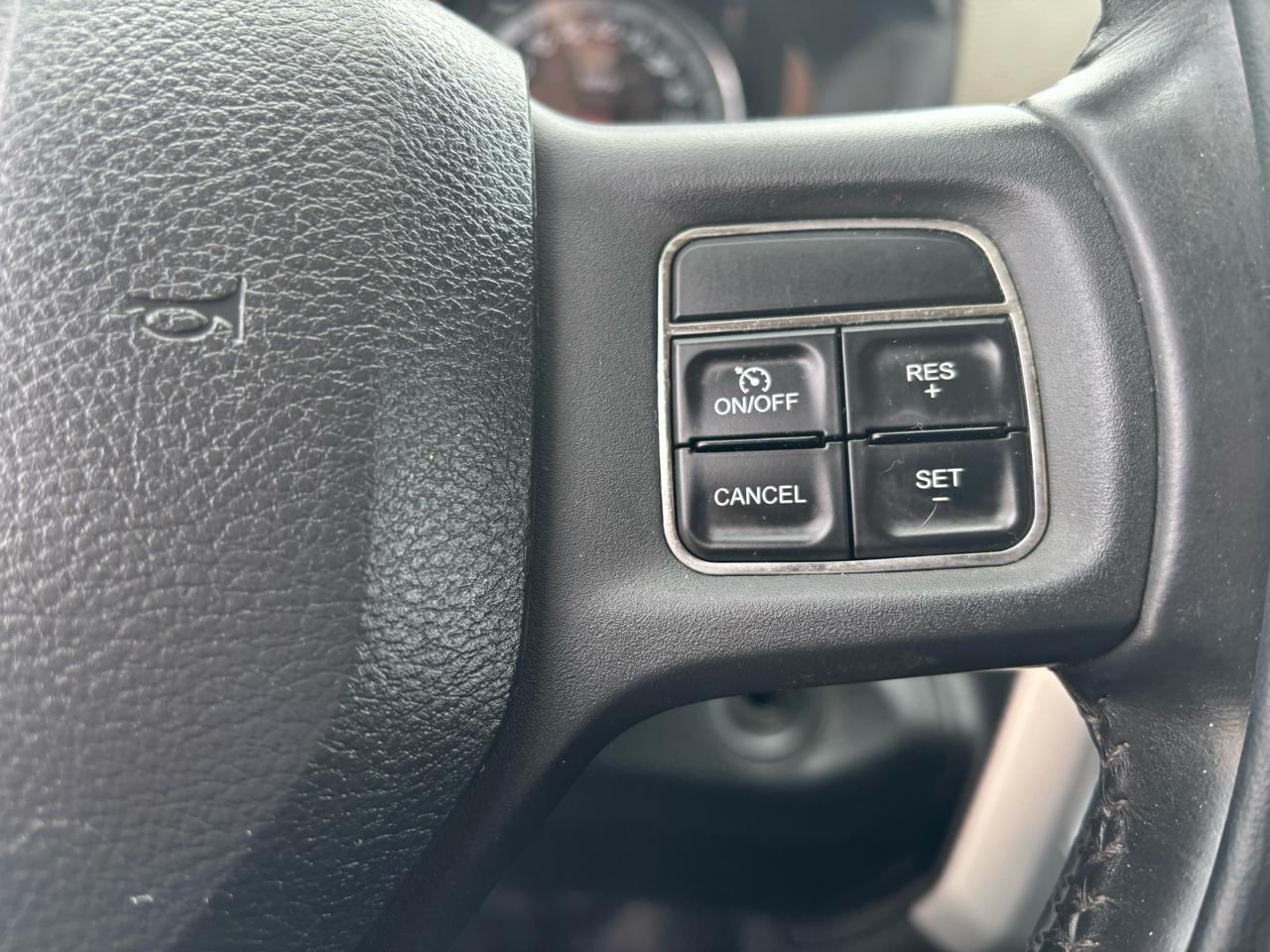 RAM 1500 SLT Crew Cab 4WD 2012