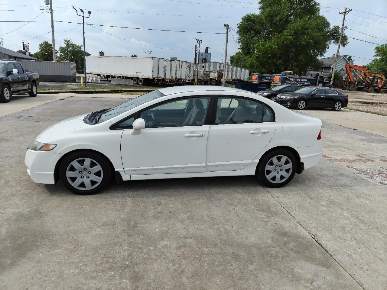 Honda Civic LX Sedan 5-Speed AT 2010