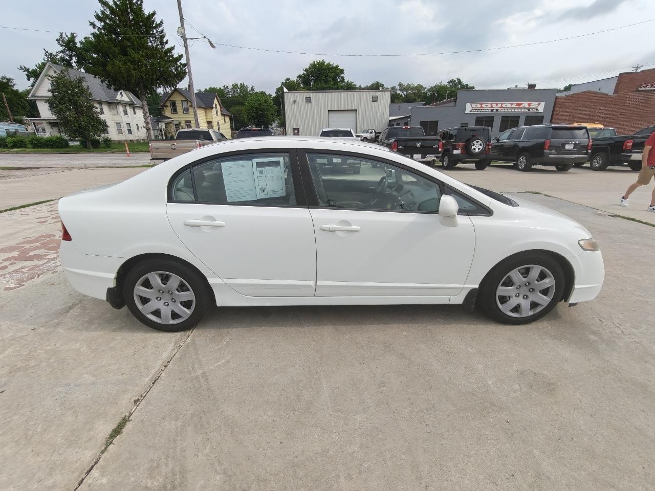 Honda Civic LX Sedan 5-Speed AT 2010