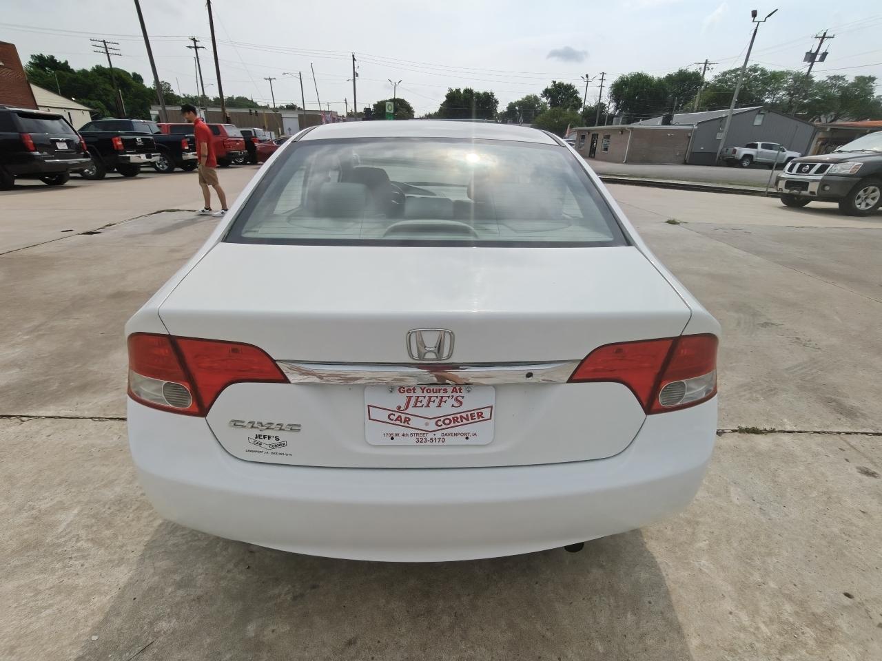 Honda Civic LX Sedan 5-Speed AT 2010