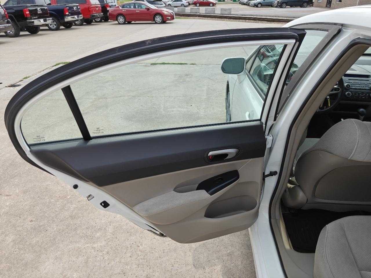 Honda Civic LX Sedan 5-Speed AT 2010