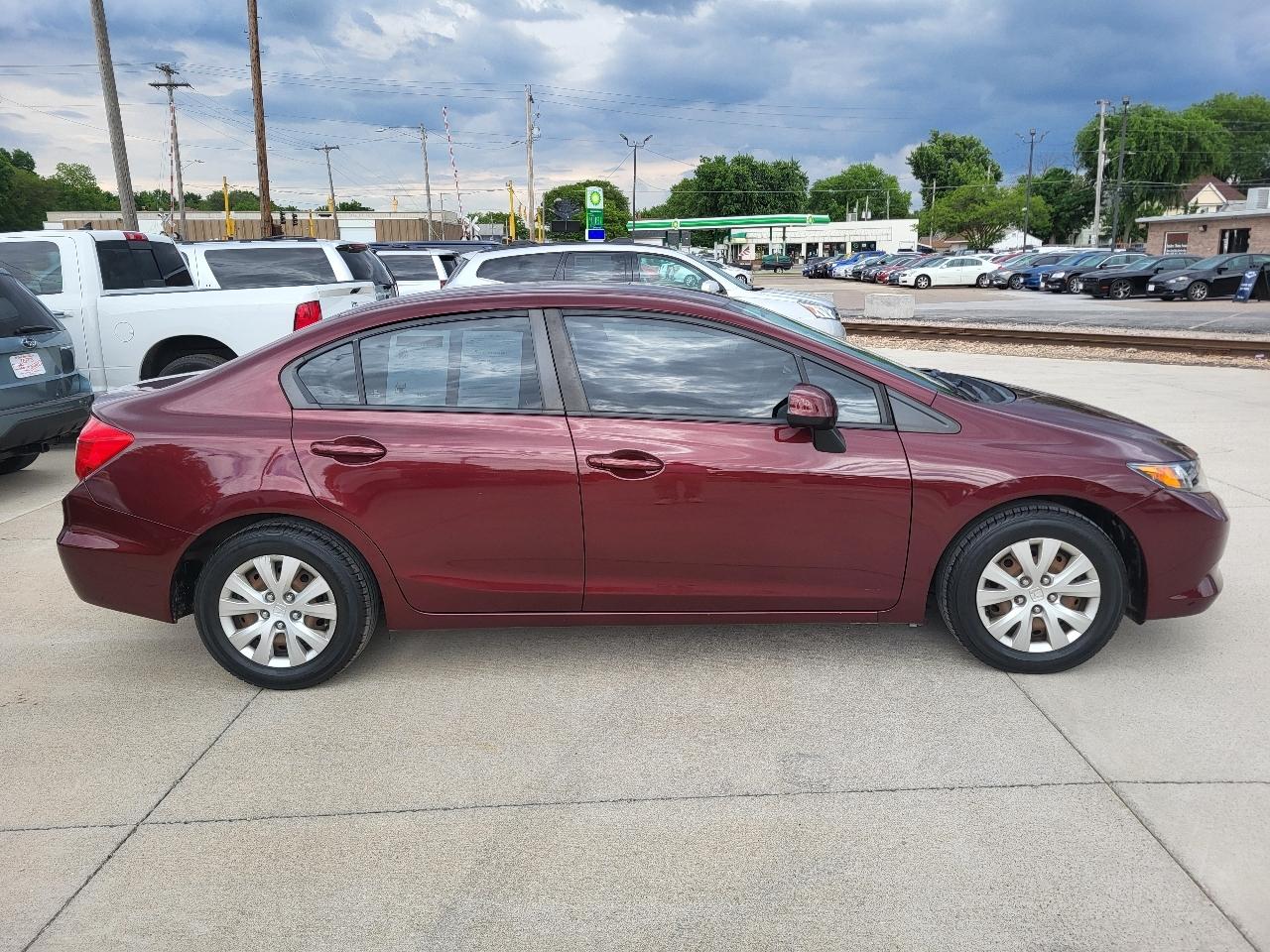 Honda Civic LX Sedan 5-Speed AT 2012