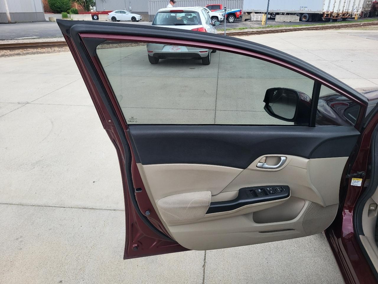 Honda Civic LX Sedan 5-Speed AT 2012