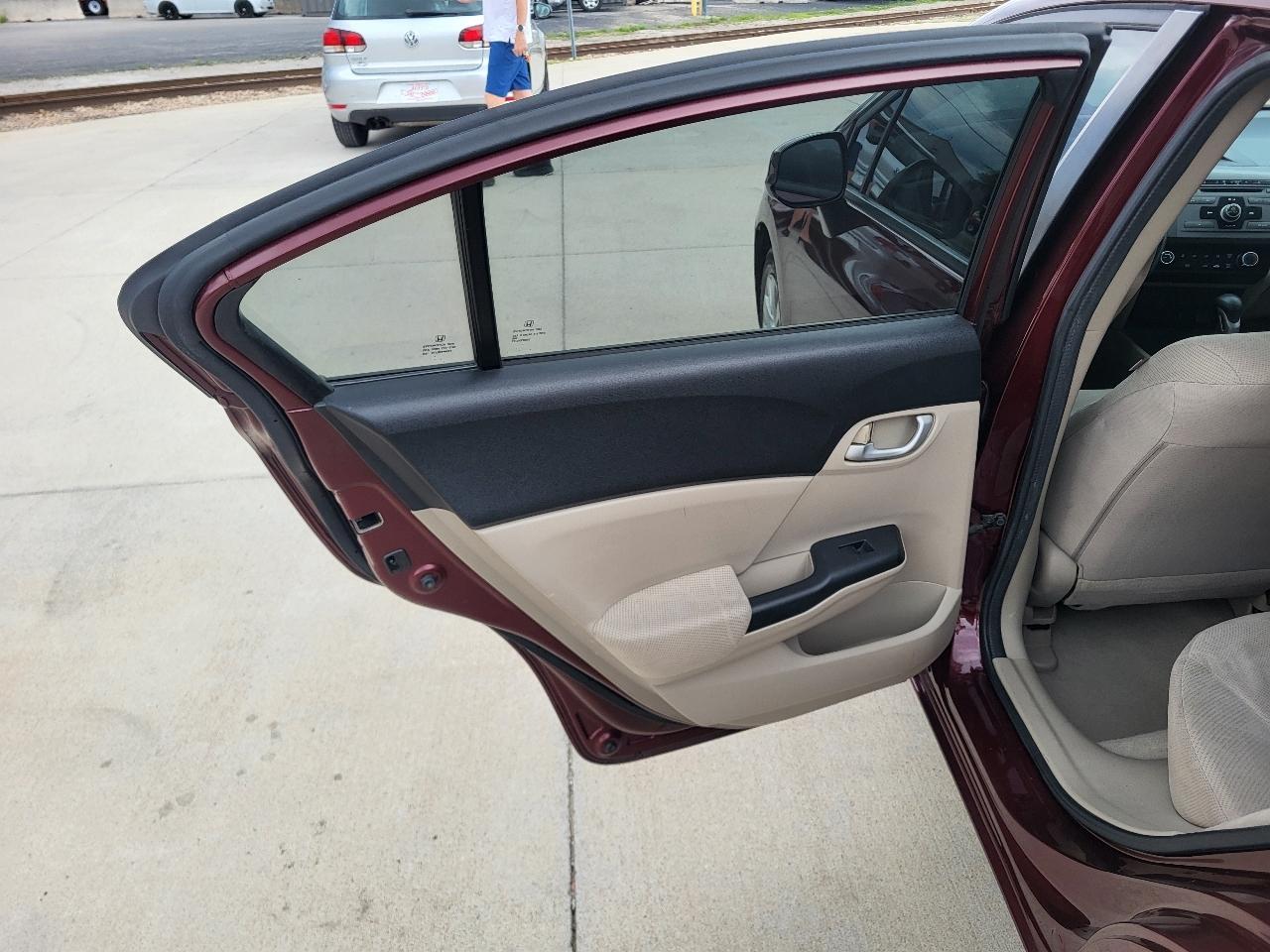Honda Civic LX Sedan 5-Speed AT 2012