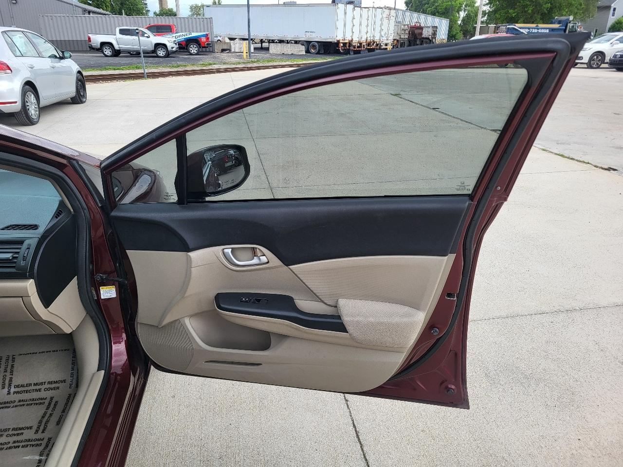 Honda Civic LX Sedan 5-Speed AT 2012
