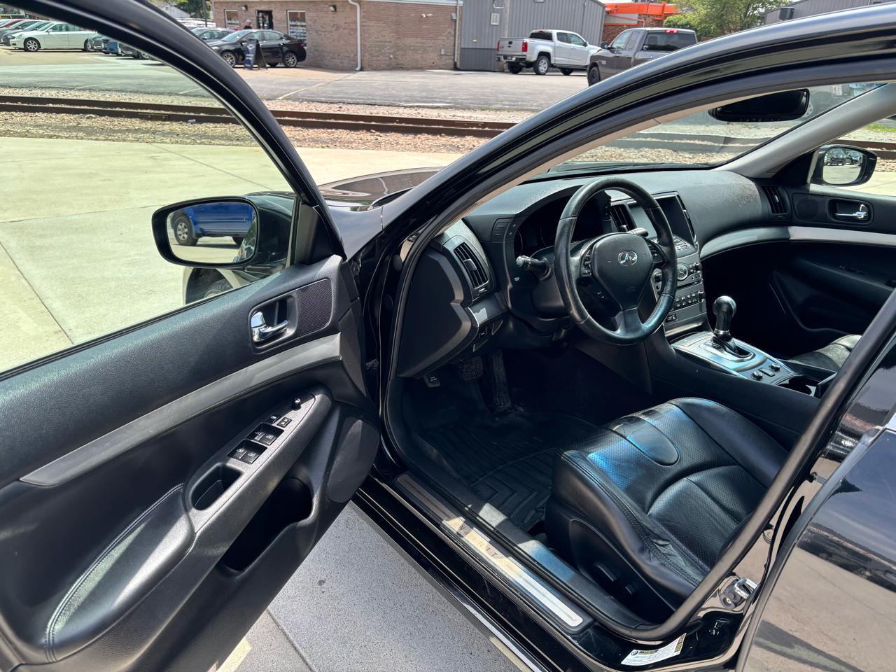 Infiniti G Sedan G25x AWD 2011