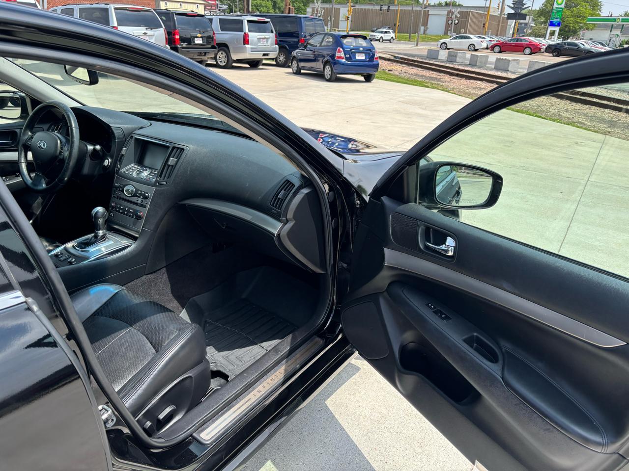 Infiniti G Sedan G25x AWD 2011