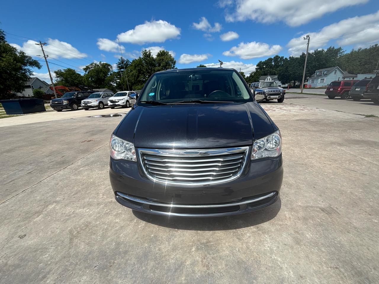Chrysler Town & Country Touring-L 2013