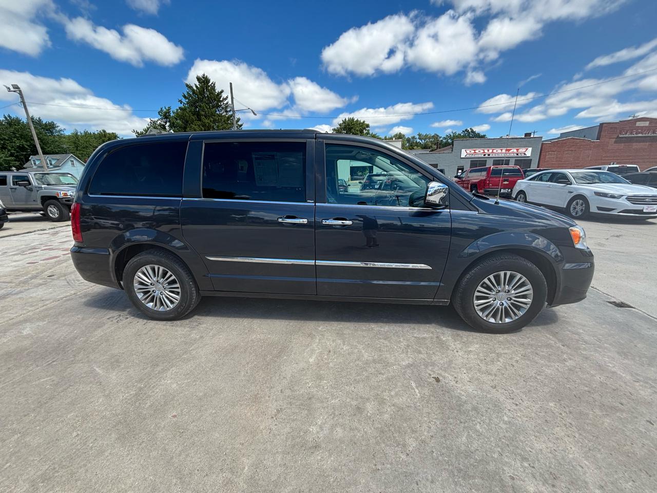 Chrysler Town & Country Touring-L 2013