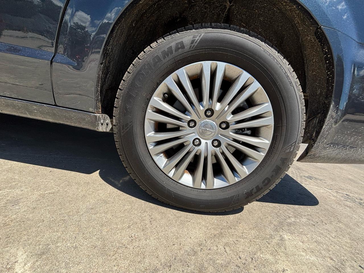 Chrysler Town & Country Touring-L 2013
