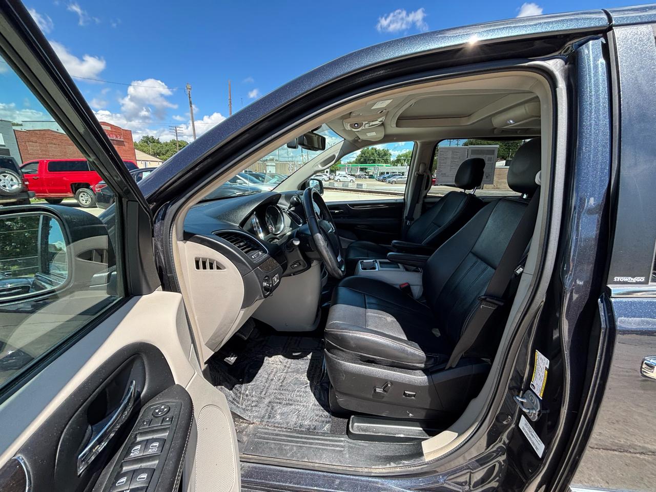 Chrysler Town & Country Touring-L 2013
