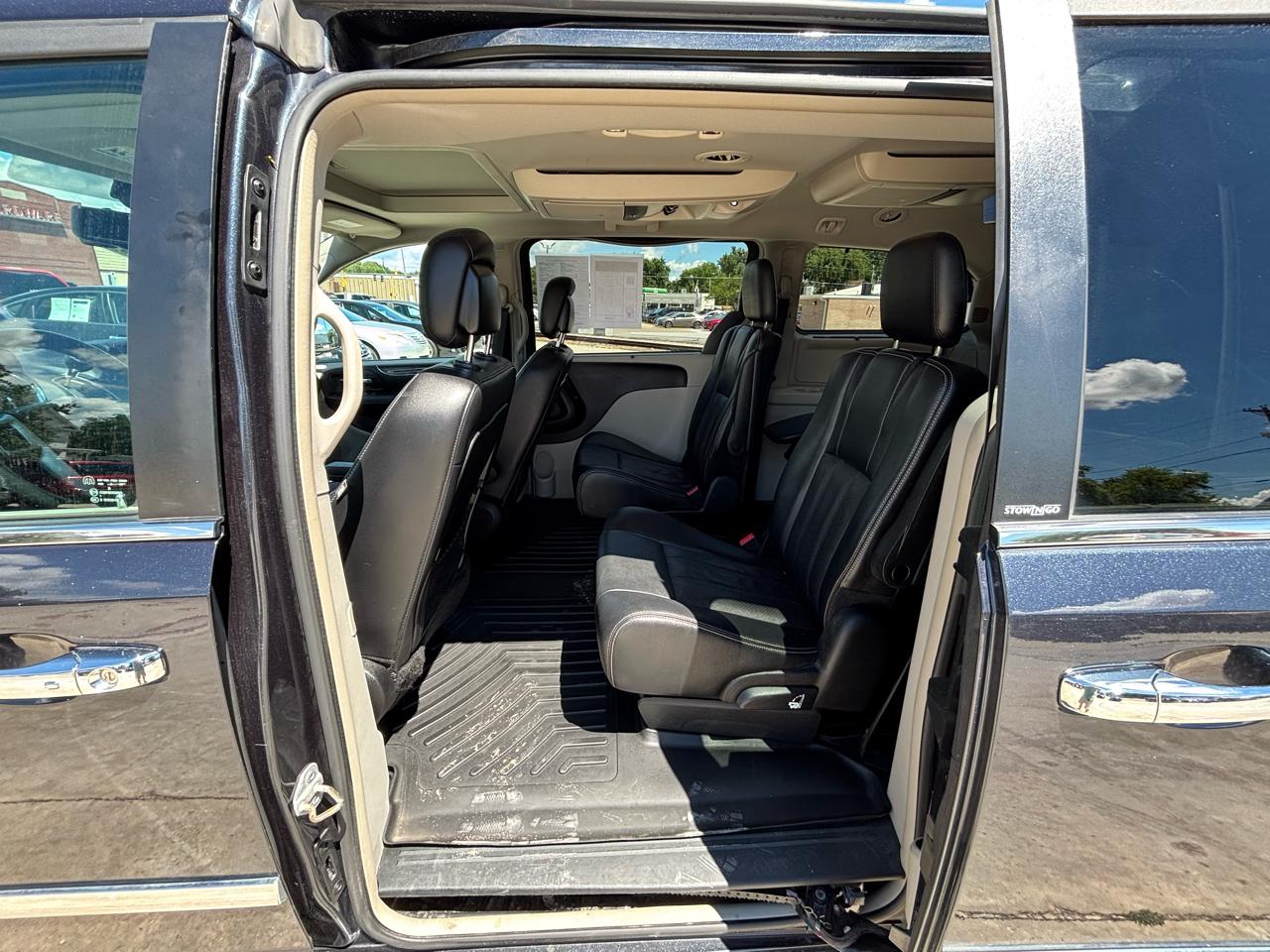 Chrysler Town & Country Touring-L 2013