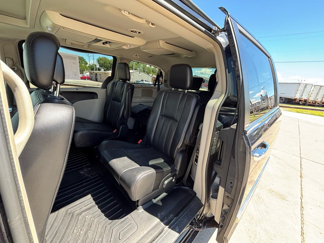 Chrysler Town & Country Touring-L 2013