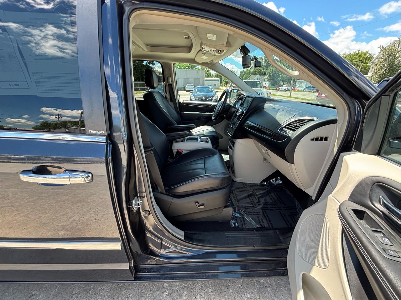 Chrysler Town & Country Touring-L 2013