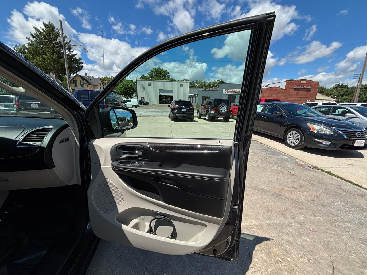 Chrysler Town & Country Touring-L 2013